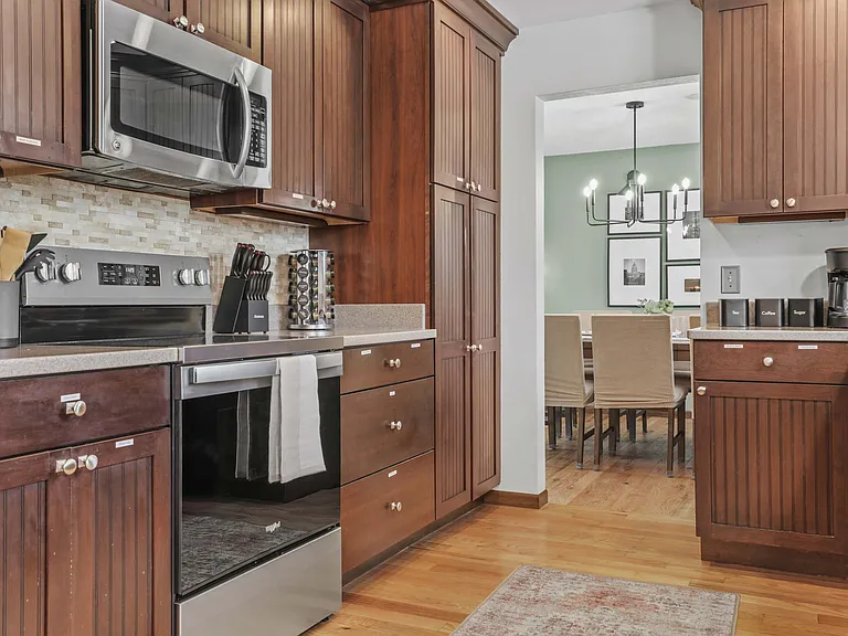 900 Woodview Dr — Photo 38