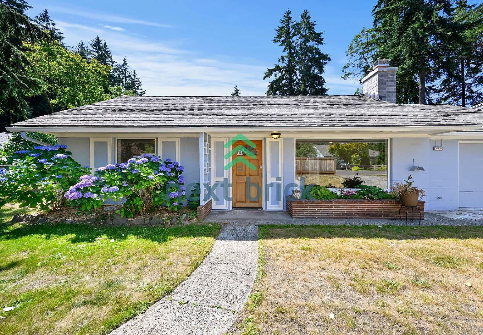 "Charming 3-Bed, 2-Bath Home in Shoreline with 1250 Sq Ft of Comfort!" — Photo 1