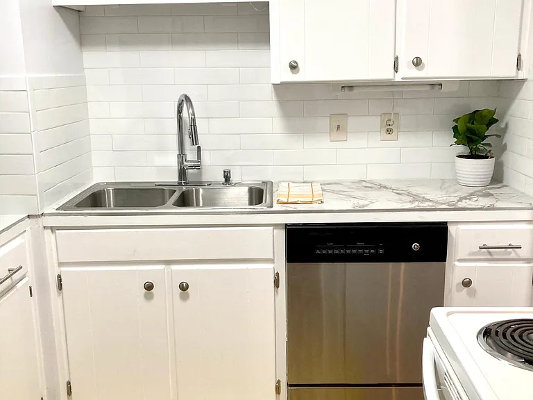 2325 Elliston Pl #206 — Photo 3