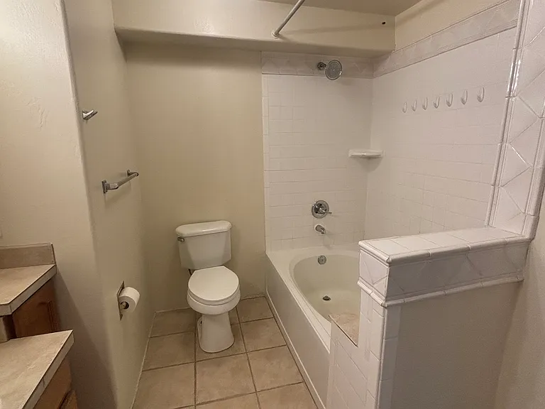 909 Venice St — Photo 4