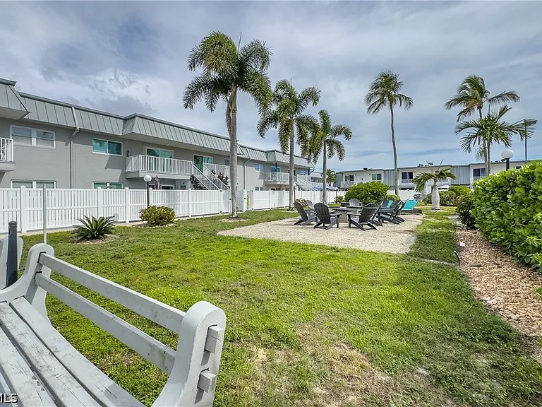 6777 Winkler Rd #150 — Photo 46