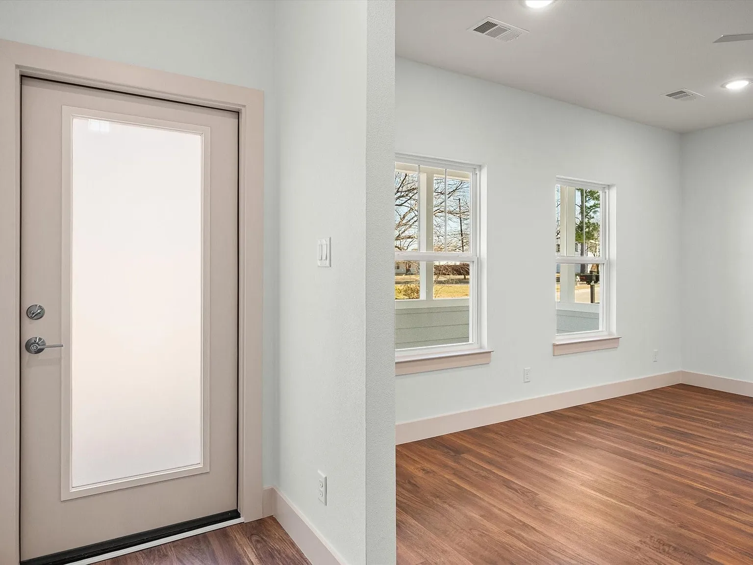 3 bed, 2.5 bath, 1550 sqft, $2,295 — Photo 4