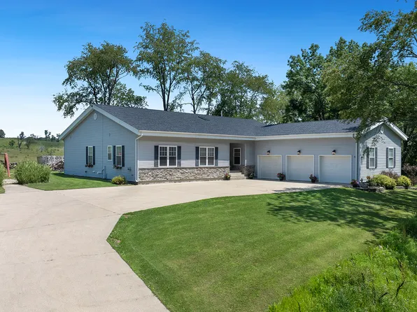 903 Timber Trail Dr, Dixon, IL 61021