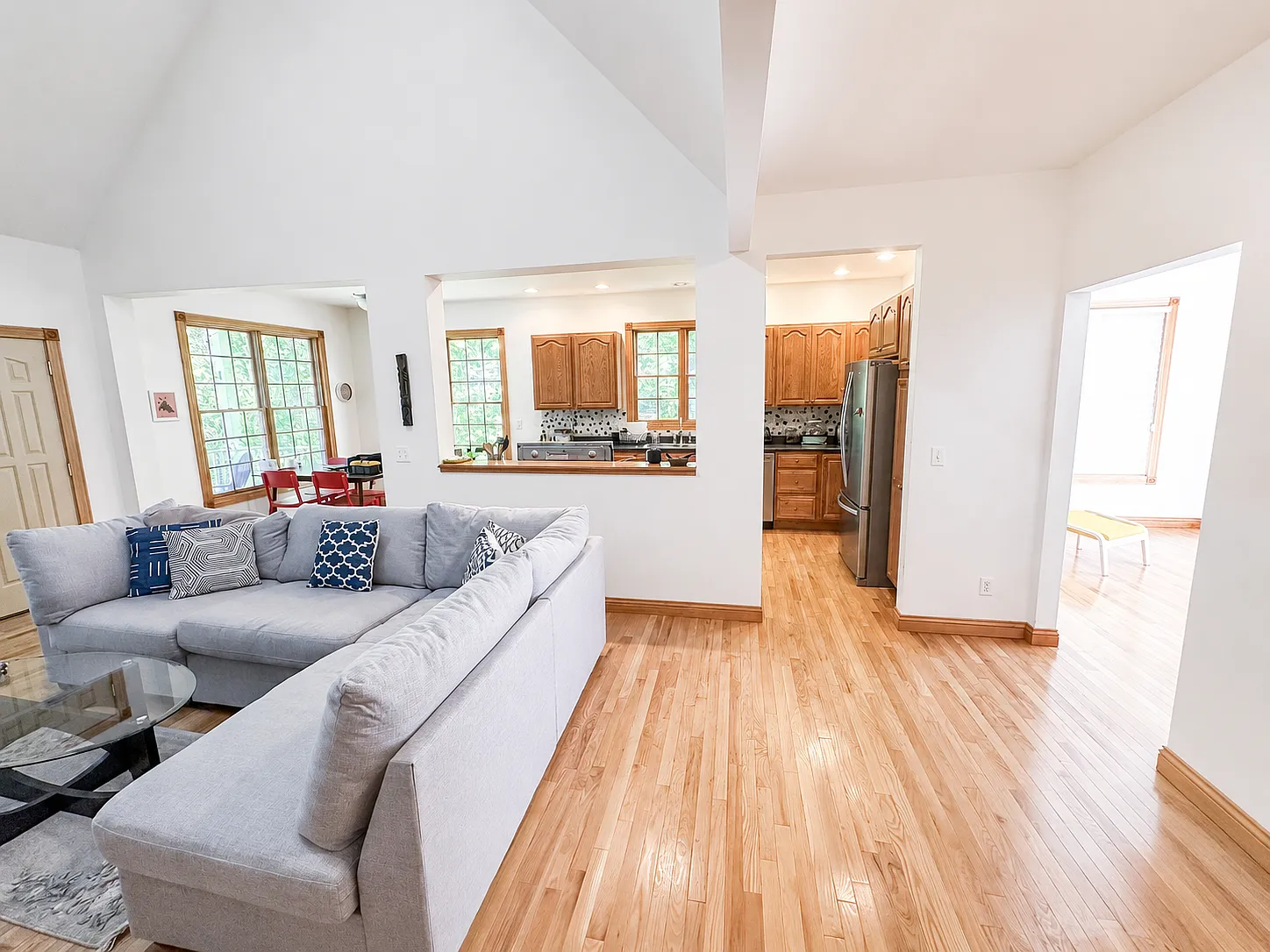 4 bed, 1910 sqft, $3,800 — Photo 3