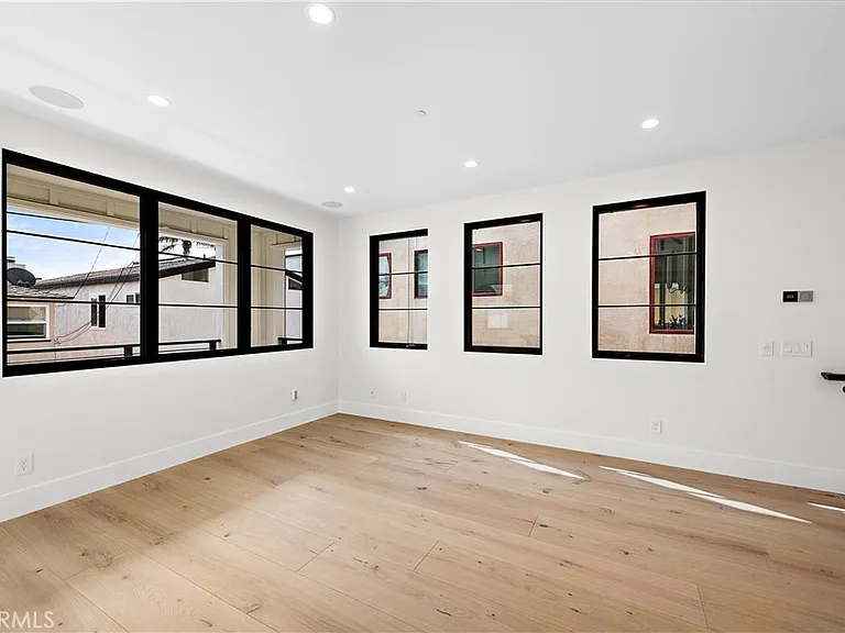 434 1/2 Goldenrod Ave — Photo 5