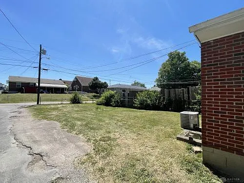 Building Photo - 2034 Leo St