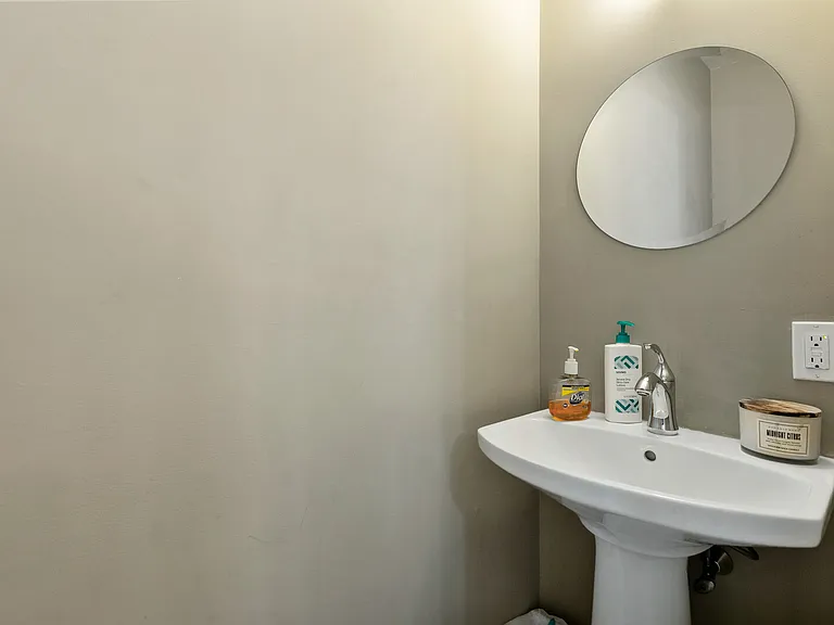 109 Centre St — Photo 9
