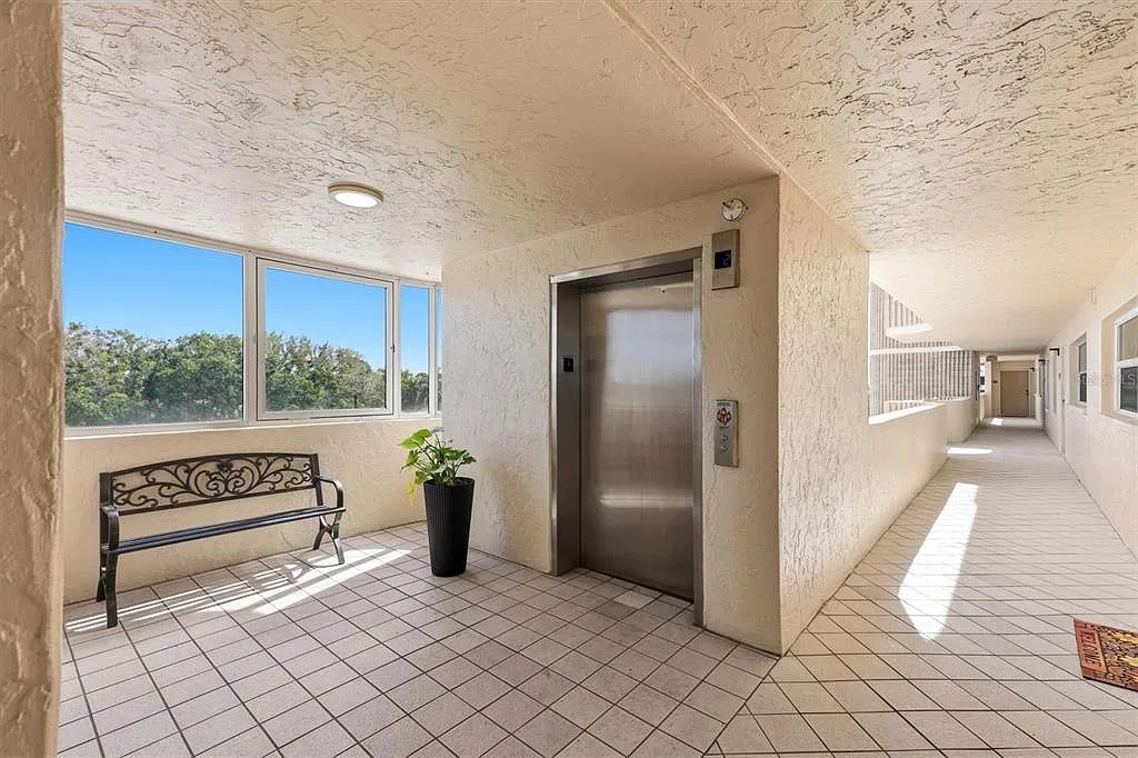 2 bed, 2.0 bath, 1336 sqft, $10,000 — Photo 2