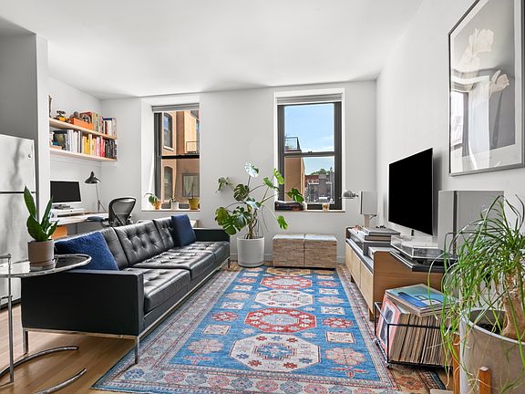 4th image of 122 West St APT 3G