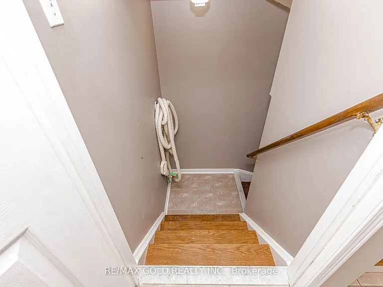 34 White Tail Cres — Photo 22