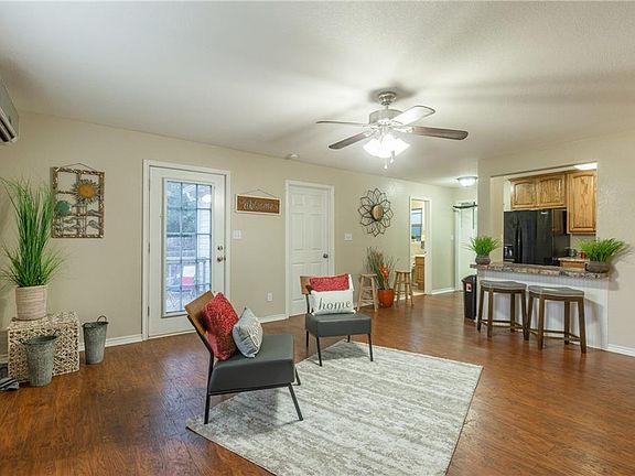 2nd image of 402 W Brown St