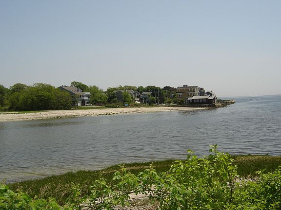 BEACH ACCESS NEARBY!