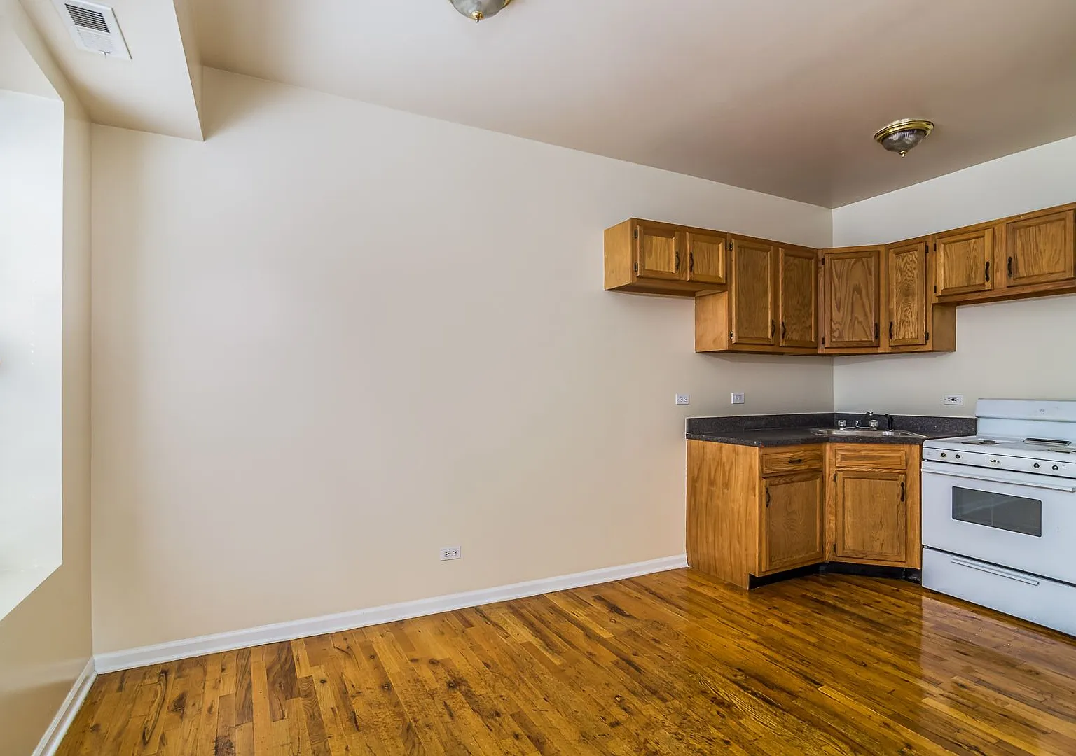 1 bed, $1,300 — Photo 2
