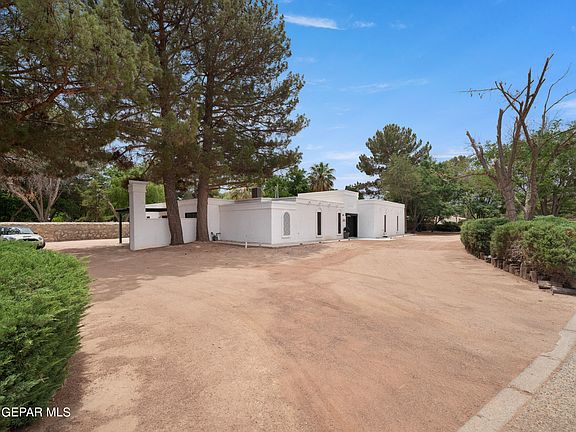 2nd image of 808 Live Oak Dr