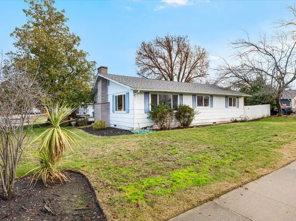 1602 Gayety Ln, Medford, OR 97504