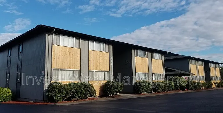 305 NE 104th Ave — Photo 29