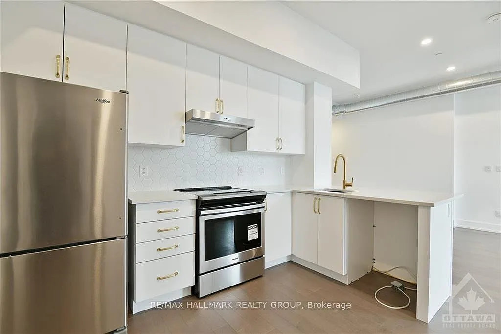 Building Photo - 101 Pinhey St #303