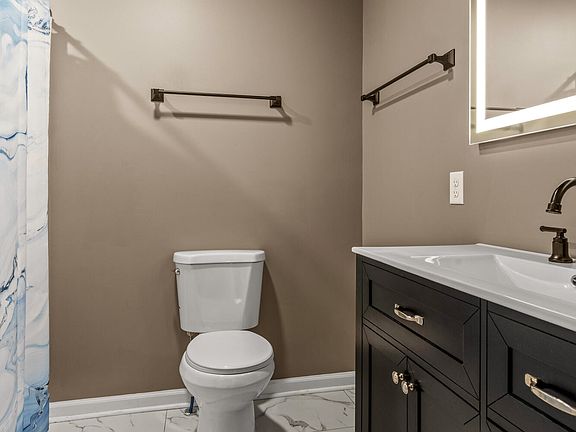 4th image of 258 E Hills Rd