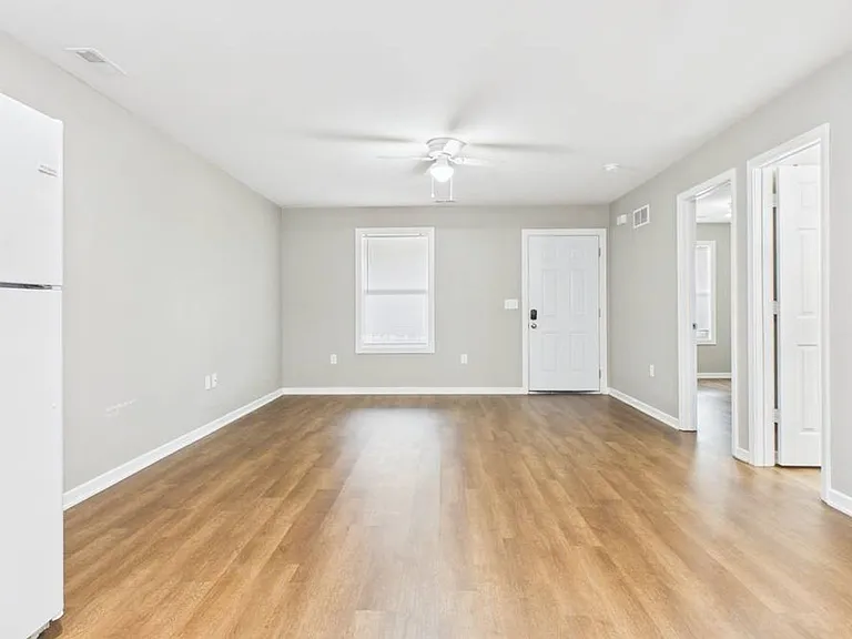 306 W Market St — Photo 6