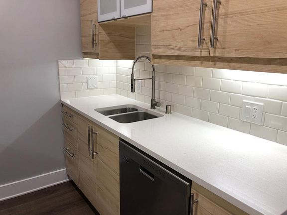 2nd image of 1011 Linden Ave APT 10