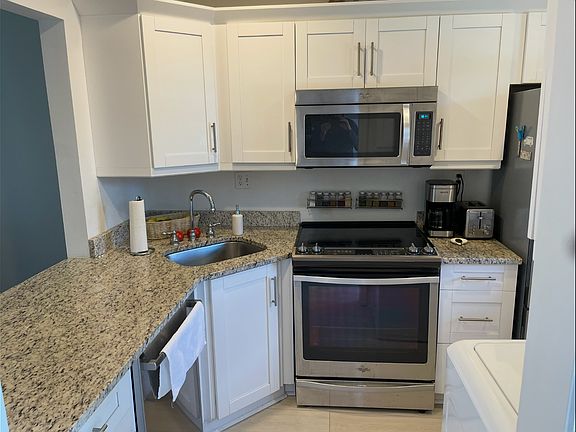 4th image of 286 Banyan Blvd #286
