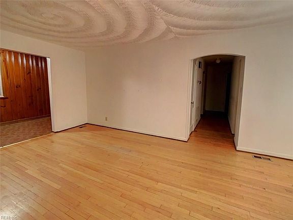4th image of 127 Granby Park APT 1