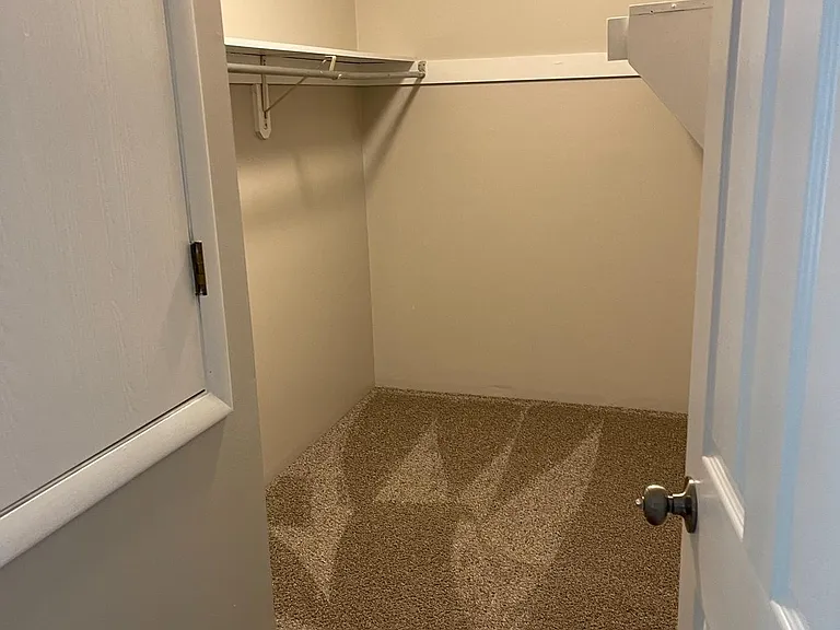 28 Oakhurst Dr #4 — Photo 3