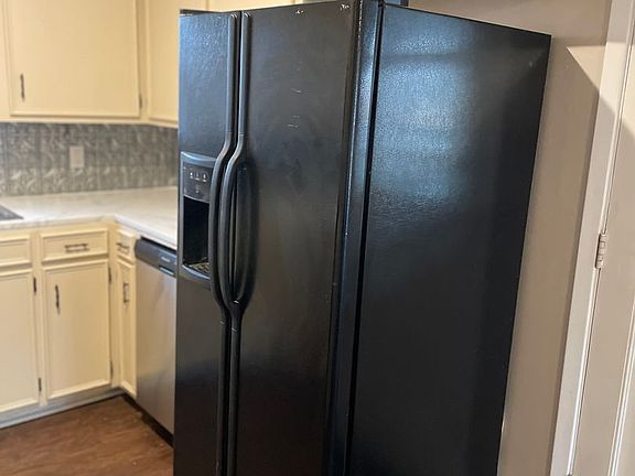 5th image of 3231 Ivy Ln