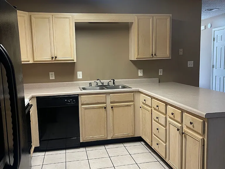 1305 Loberg Ln #B — Photo 2