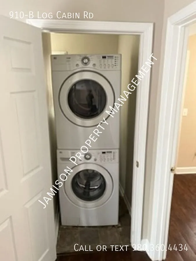 Clean & Fresh ready to move in! — Photo 4