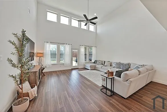 2701 Classical Dr — Photo 5