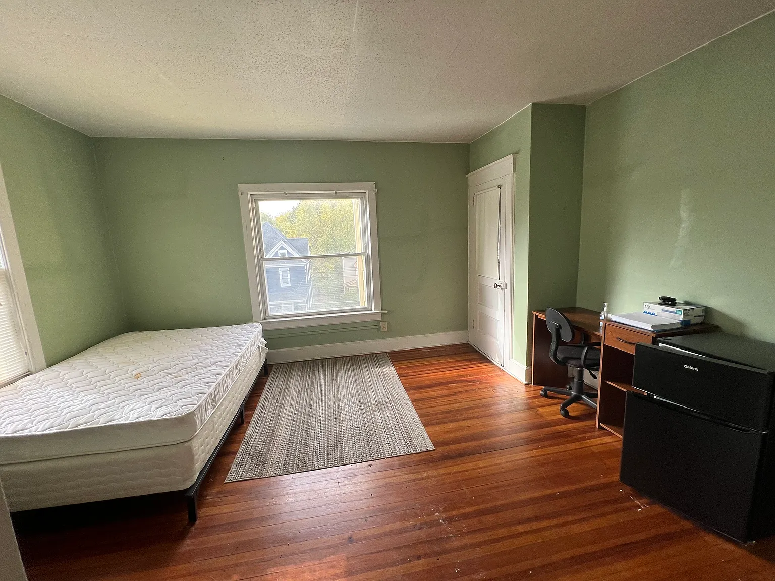 3 bed, 1000 sqft, $1,150 — Photo 3
