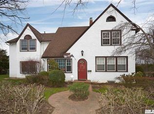 432 Sagamore Ave, Williston Park, NY 11596