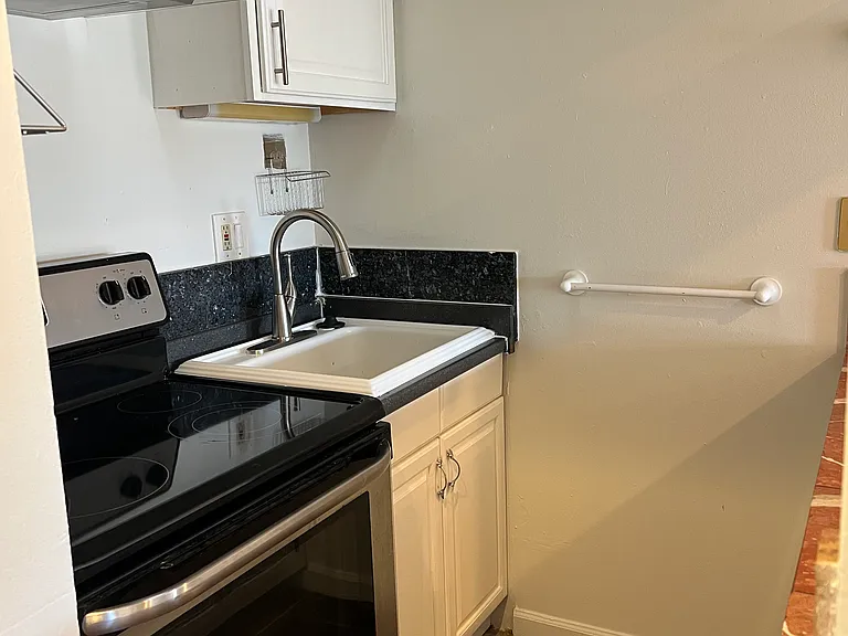 35 Kent Ct — Photo 3