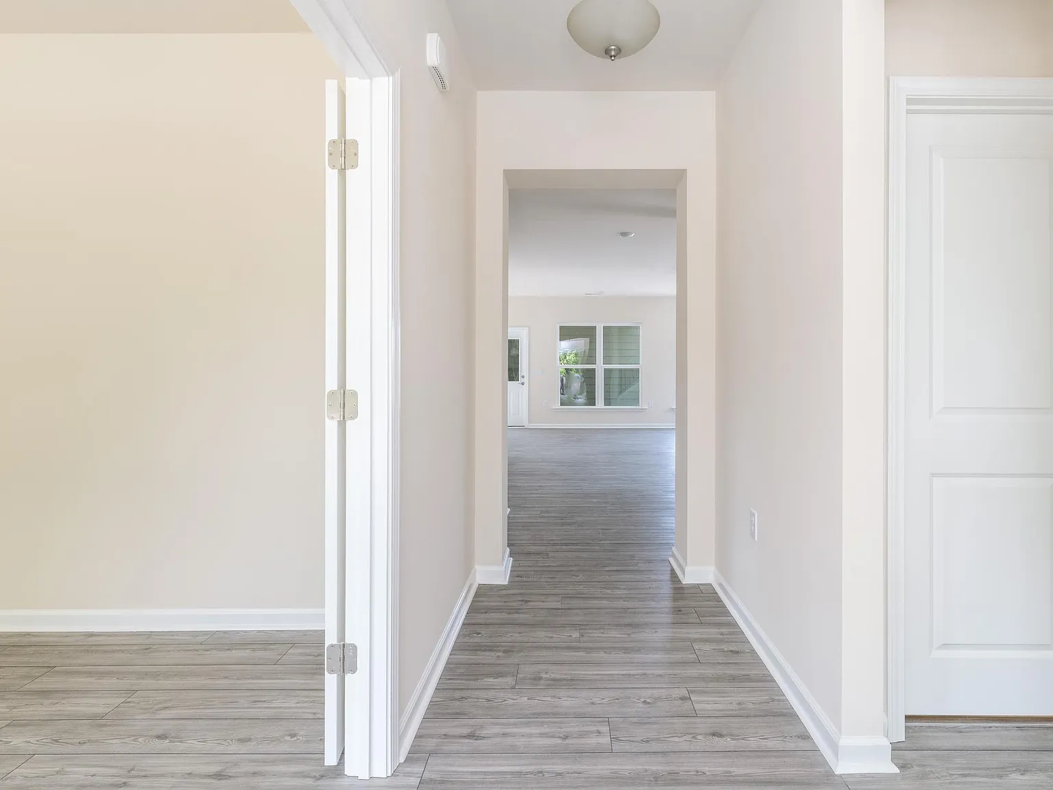 4 bed, 2486 sqft, $2,800 — Photo 3