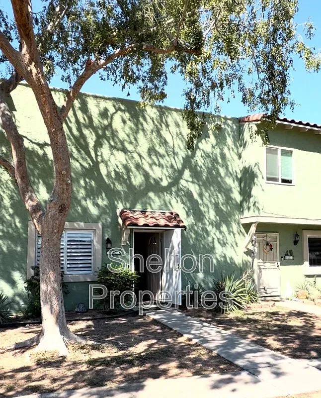 2 bed, 1.5 bath, 919 sqft, $1,595 — Photo 1