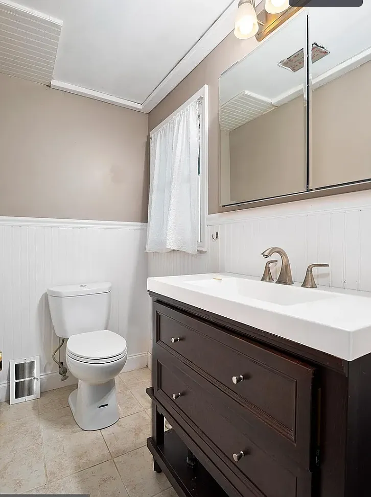 3 bed, 1.5 bath, 1750 sqft, $900 — Photo 1