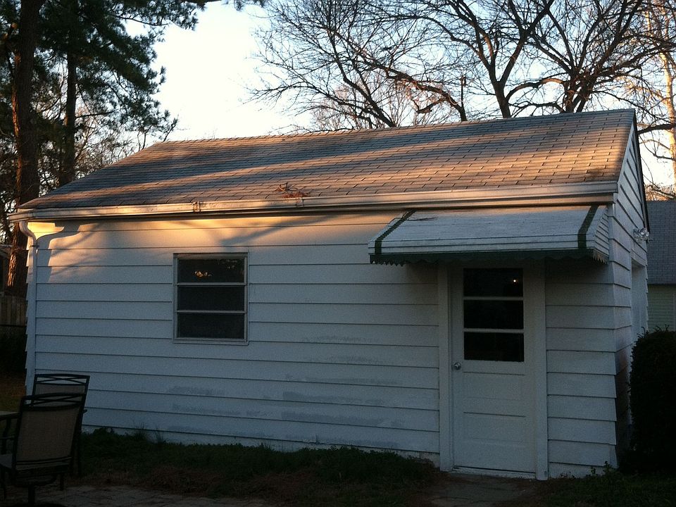Detached Garage