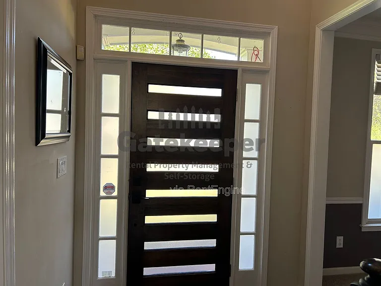 115 Hidden Lake Dr — Photo 3