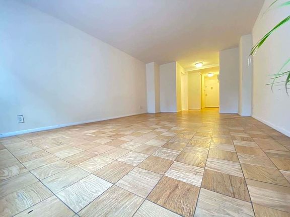 4th image of 250 E 63rd St APT 201