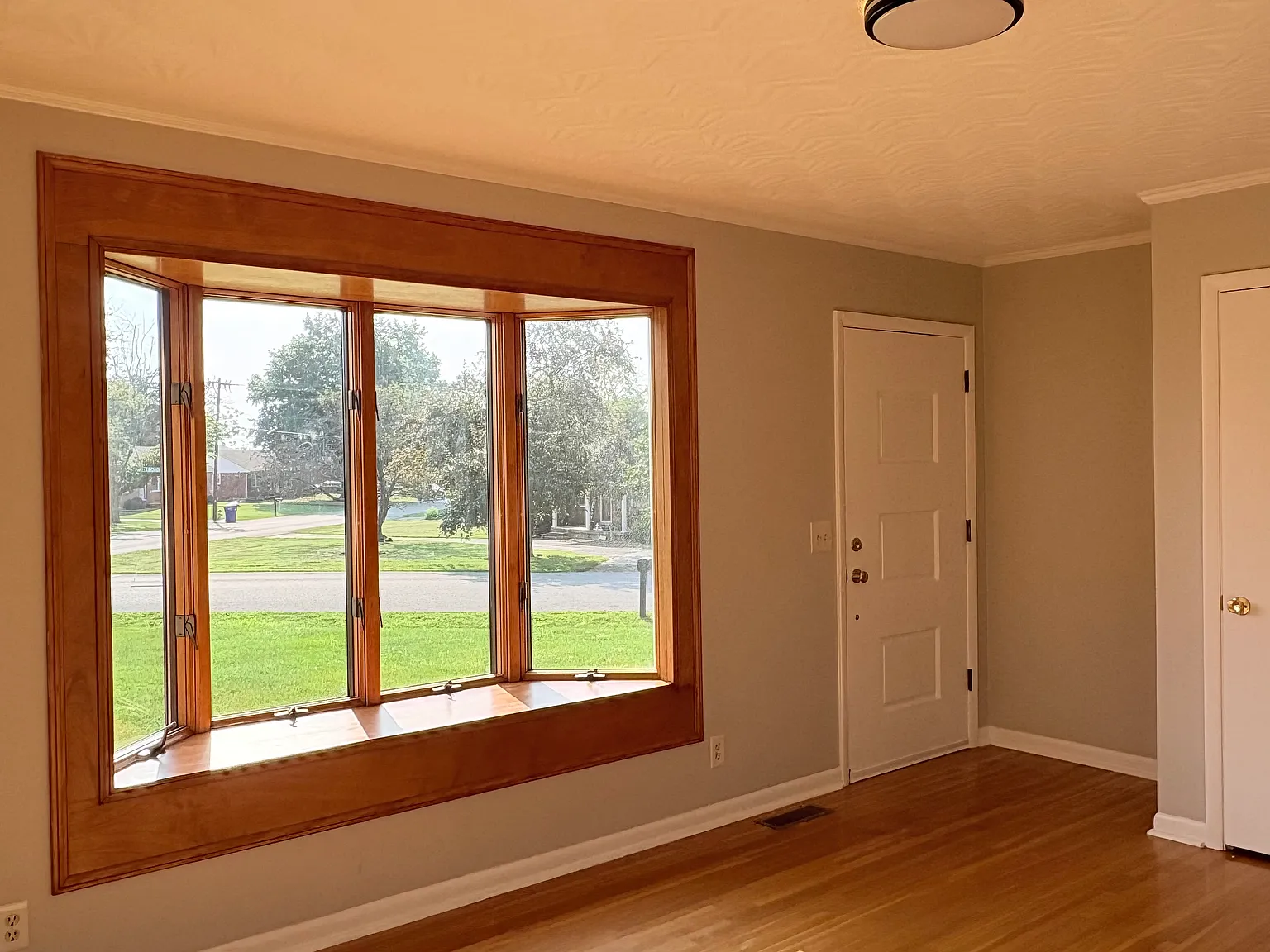 3 bed, 1345 sqft, $1,350 — Photo 2
