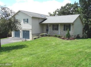 215 Opal Dr, Chambersburg, PA 17202