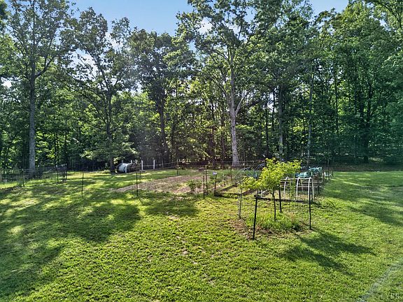 3rd image of 1086 Bugg Hollow Ln