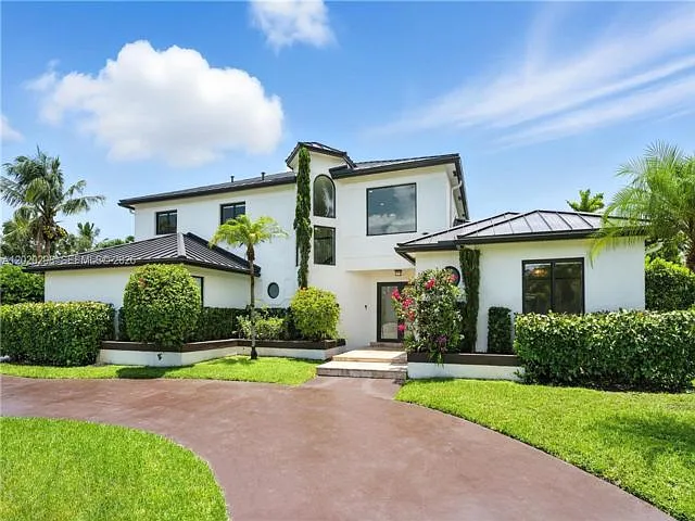 5 bed, 3.5 bath, 3129 sqft, $11,000 — Photo 2