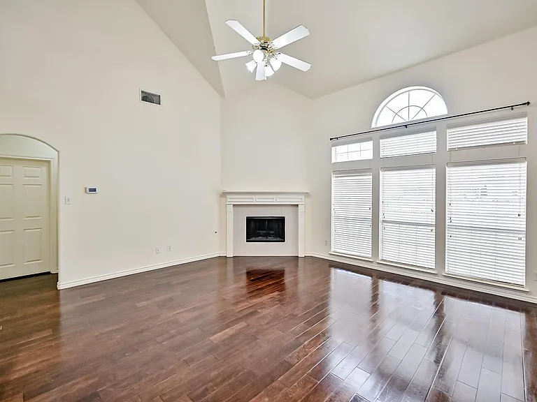 2716 Eastland Dr — Photo 35