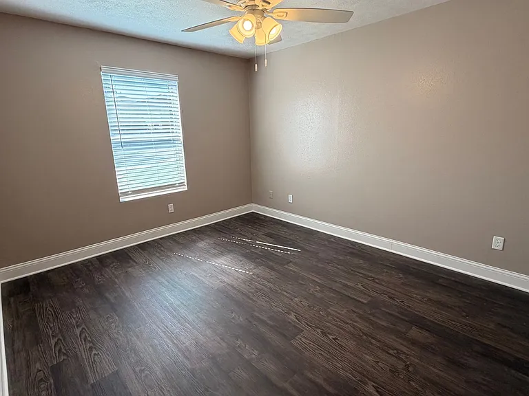 Brazos Point Apartments — Photo 33