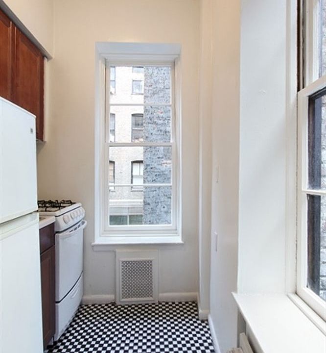 2nd image of 259 W 12th St APT 2C