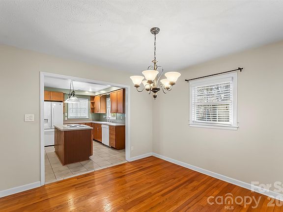3rd image of 10 Woodmont Dr