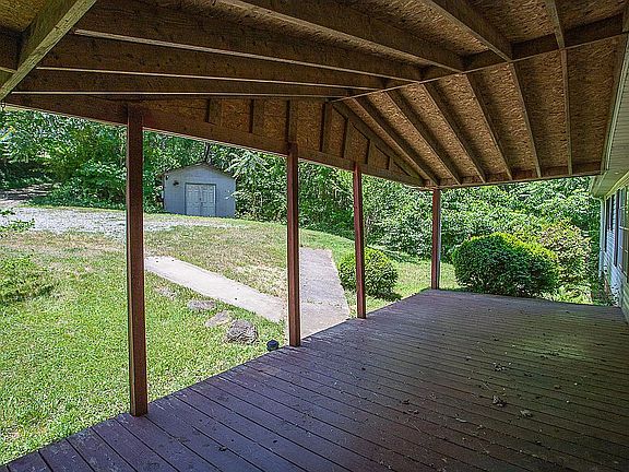 5th image of 128 Tiffany Ln