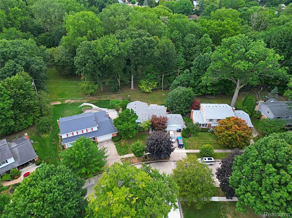 16087 Riverside St, Livonia, MI 48154